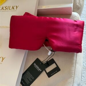 SilkSilky Red Silk Eye Mask